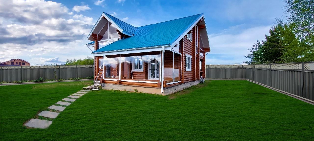 Мягкие окна на веранде загородного дома в городе Щелково